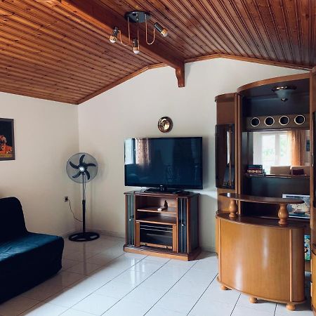 Nadia'S Beach House Пефкарі Екстер'єр фото