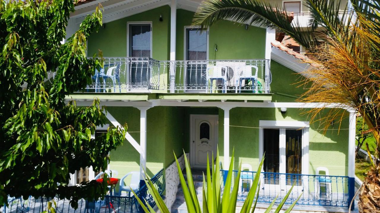 Nadia'S Beach House Пефкарі Екстер'єр фото