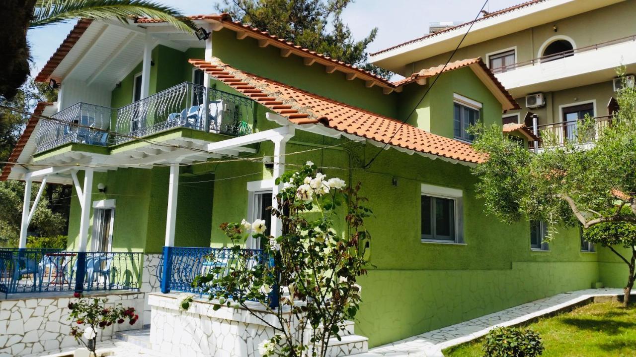 Nadia'S Beach House Пефкарі Екстер'єр фото