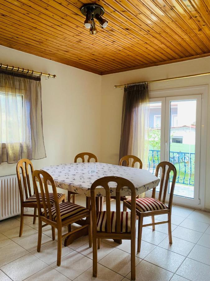 Nadia'S Beach House Пефкарі Екстер'єр фото